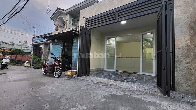 BÁN NHÀ ĐƯỜNG HT13, Q.12, HẺM XE HƠI, NHÀ MỚI