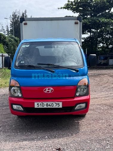 Tải hiệu HYUNDAI NEW Porter 150 1T490 màu xanh đỏ thùng composite kín