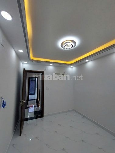 Bán nhà xây mới đúc 2 lầu sân thượng đường Hậu Giang