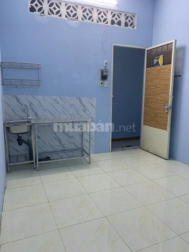 Cho thuê phòng trọ gần chợ Hoàng Hoa Thám DT 18m2 có máy lạnh