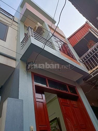 Bán nhà mặt đất 3 tầng,3 phòng ngủ