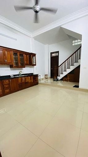 Chính chủ cho thuê nhà 40m2 x 5 tầng tại ngõ 6 phố Vĩnh Phúc Ba Đình