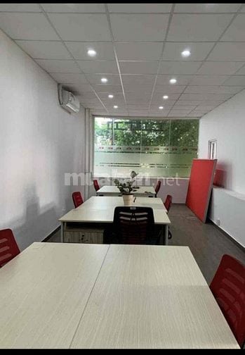 Văn phòng 60m2 có sẵn bàn ghế,máy lạnh khu Phan Xích Long,Phú Nhuận