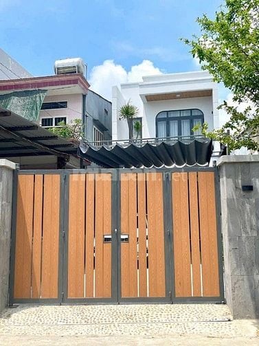 Ngân hàng cần thanh lí ngôi nhà 100m2 cách khu du lịch Bửu Long 8p xe 