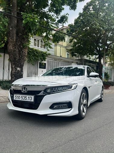 Bán xe Honda Accord 1.5 Sensing Vin 2022 màu trắng, xe nhập Thái Lan