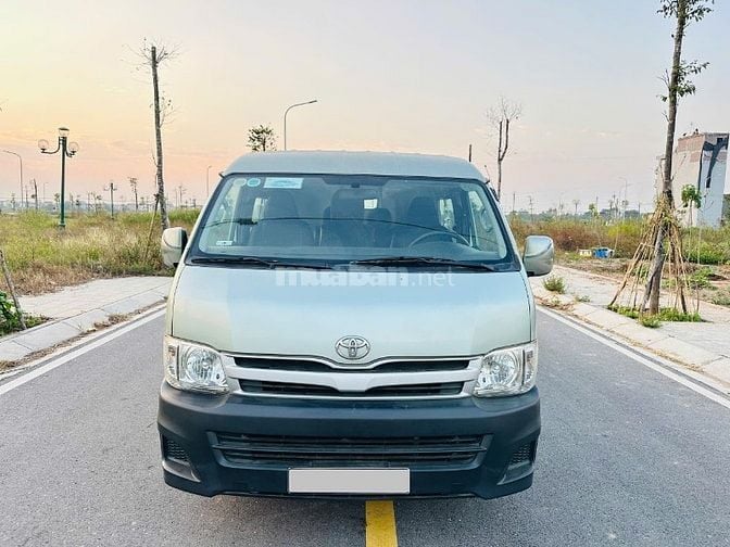 Bán Hiace tải van 6 chỗ đời 2011,máy xăng,tải 800kg