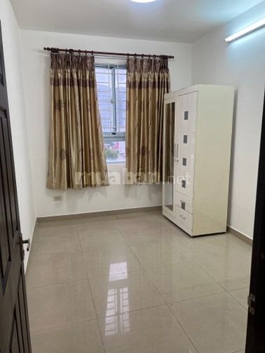 Cho thuê căn hộ 2PN 2WC Sacomreal 584 có ban công, thang máy, ở ngay 