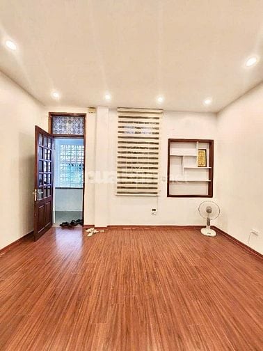 NHÀ TẬP THỂ HOÀNG QUỐC VIỆT-80m2- CÓ SỔ RIÊNG - OTO ĐỖ TRÁNH GẦN NHÀ