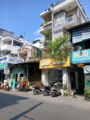 24,5 tỷ sở hữu nhà MT Cao Đạt với DT đất 100m2 cấu trúc 3 tầng