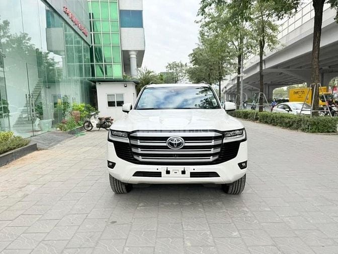 Bán Toyota Land Cruiser LC300, model 2022, tên công ty, biển Hà Nội.