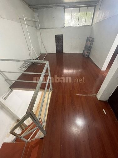 Cho thuê nhà cấp 4, DT 28m2, gác xép, tại Nguyễn Trãi, Thanh Xuân, HN