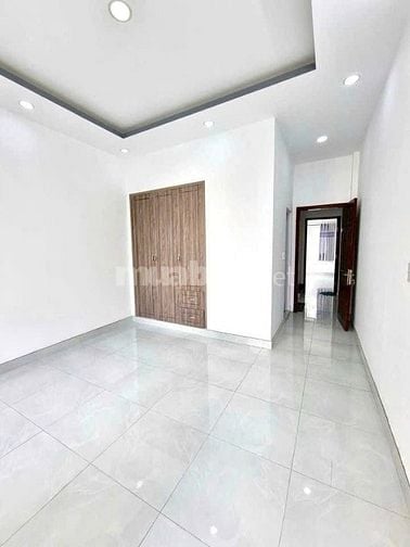 Nguyên căn 4*25m 3 lầu 6pn Nguyễn sơn giá 20tr