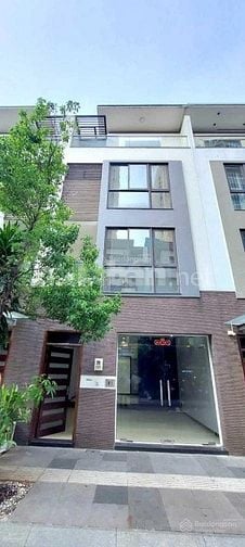 Cho thuê nhà mặt tiền 100a hoa huê, phường 7, phú nhuận