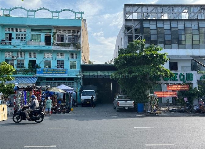 Cho thuê nhà rộng mặt tiền Hải Thượng Lãn Ông, Quận 5, sát chợ KimBiên