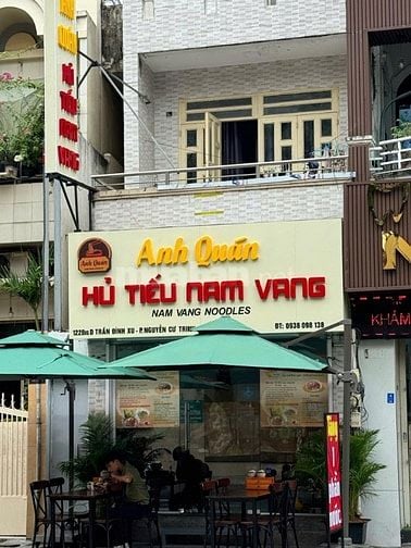 TUYỂN DỤNG NHÂN VIÊN PHỤC VỤ QUÁN HỦ TIẾU