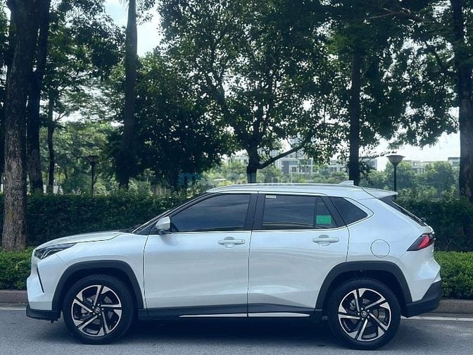 Cho thuê xe tự lái Yaris Cross 2024 màu trắng