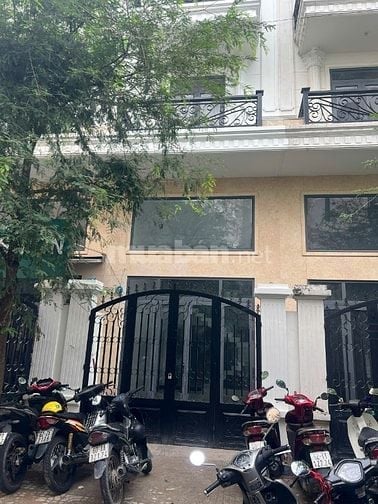 Cho thuê nhà nguyên căn đường Hà Huy Giáp, P.Thạnh Lộc Q12, DTSD 218m2