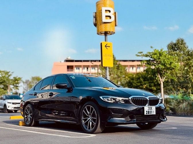 - Bmw 320i sportline  - Sx 2022 đăng kí lăn bánh 2023 odo 2 vạn 