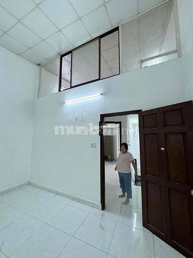 Cho thuê nhà hẻm 3m Lò Gốm P.8 Quận 6 giá 10 triệu – 40,5m2