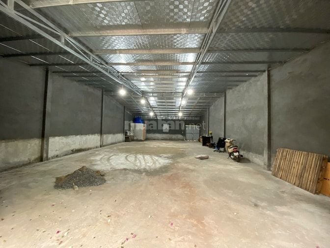 Chính chủ cho thuê 200m2 nhà kho đẹp xây mới gần đại lộ Thăng Long