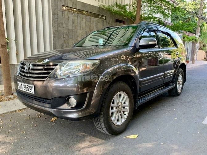 Chính chủ bán xe Toyota Fortuner bản V số tự động