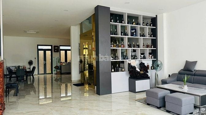 Bán nhà 7x21.5m 4 tầng + thang máy đường Nguyễn Hoàng Q2. Giá 38 tỷ TL