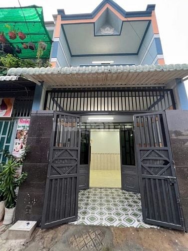 Chủ ngộp bán nhà ngay chợ DT:4m X 12m đúc lầu suốt gồm 3pn