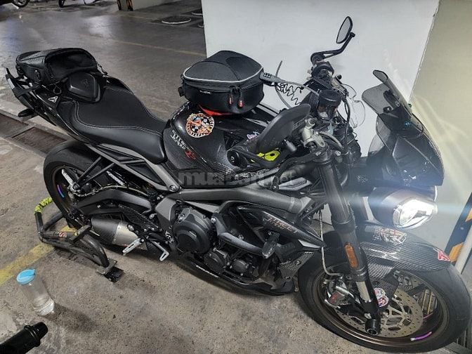 Triumph Street Triple 765RS đen carbon , nhẹ đẹp mạnh xịn sò oko 8kxx