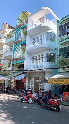 Bán gấp nhà Phan Văn Trị, Quận 5, Giá 2 tỷ 300 triệu DT 50m2, sổ sẵn