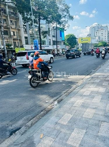 Cho thuê nhà  7 x 25, mặt tiền đường Nguyễn Thái Học,  Quận1