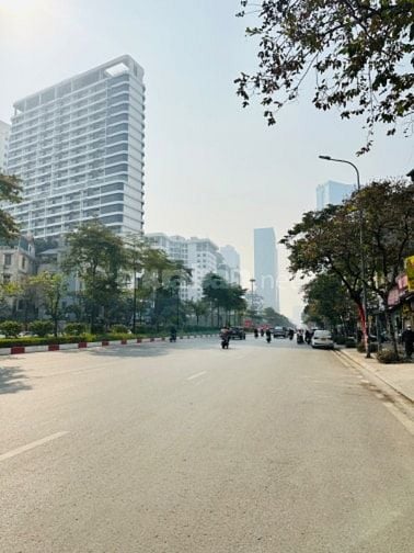 Bán căn hộ tập thể mặt đường Nguyễn Chí Thanh( View Hồ NK)  3,7 tỷ 