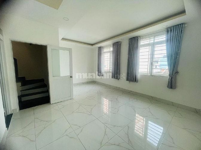 Bán nhà Lã Xuân Oai, Hẻm KIA tung tăng, 150m2, nở hậu, Gía 6,2 tỉ