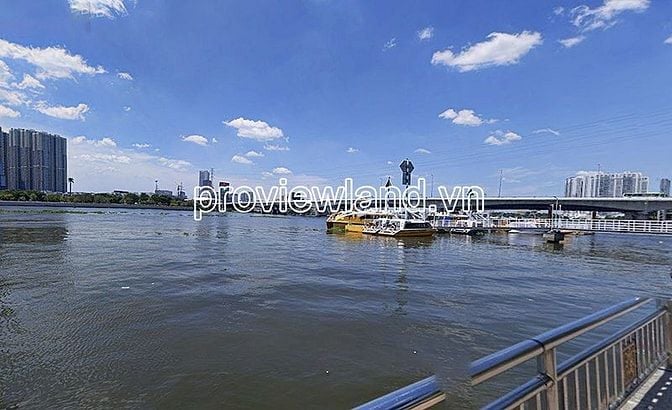 Cho thuê lô đất 700m2 mặt tiền sông Saigon và đường 21 Trần Não