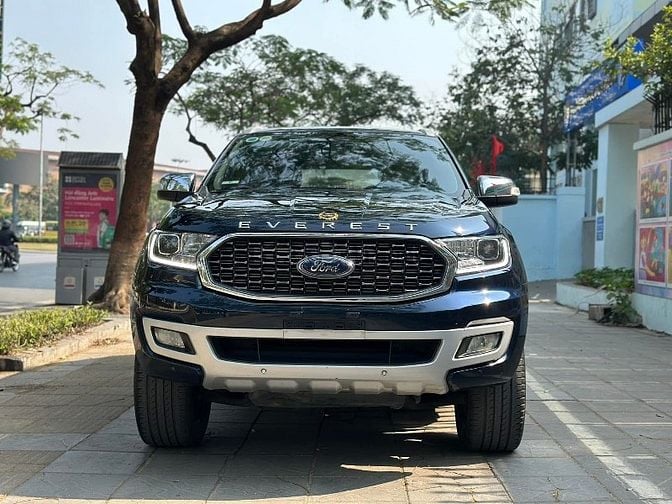 Cần Bán Xe Ford Everest Titanium 4x2 sx 2021 zin đét 100% quá đẹp.