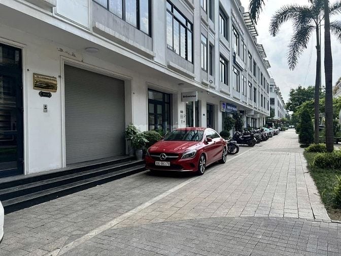 Cho thuê shophouse Vinhome Hàm Nghi. DT 95m x 5 tầng, mt 6m. Giá 50tr.