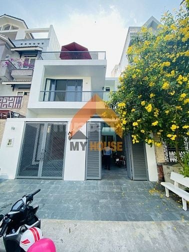 VILLA PHỐ TRUNG TÂM Q2 THIẾT KẾ HIỆN ĐẠI TỐI GIẢN NHIỀU KO GIAN MỞ 5PN