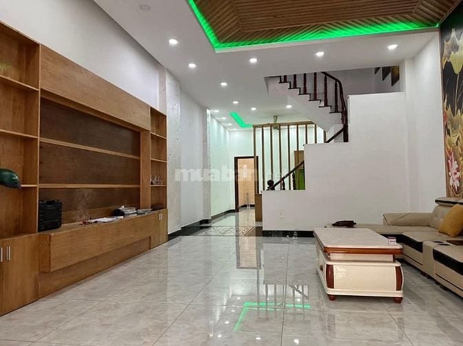 Nhà 1 trệt 2 lầu 110m2 Trung Tâm Hành Chính Dĩ An sổ riêng 