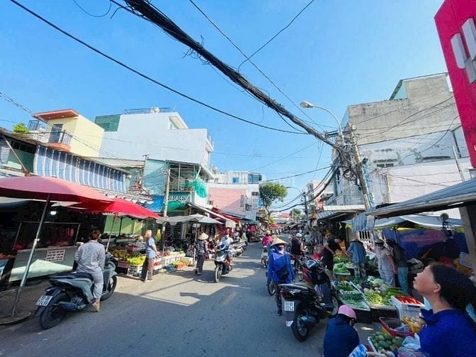 MẶT TIỀN TRẦN VĂN ƠN, 5.5M X 16M. CẤP 4, NGAY CHỢ, ĐANG CHO THUÊ 10 TR