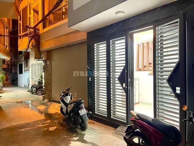 Nhà dân thoáng trước sau-Ôtô 7 chỗ đỗ cửa phố Lê Trọng Tấn 40m2*5 Tầng