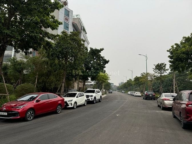 BÁN NHÀ LIỀN KỀ PHỐ THẠCH BÀN - CỔ LINH GẦN KHU ELEGANT PARK VILA 