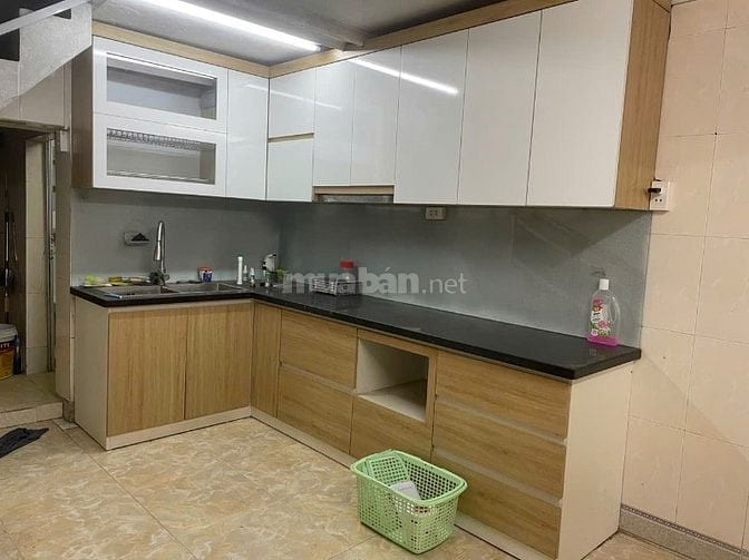 Cho thuê nhà nguyên căn phố THÁI THỊNH, 2 Tầng, 5 phòng, TDT 90m2