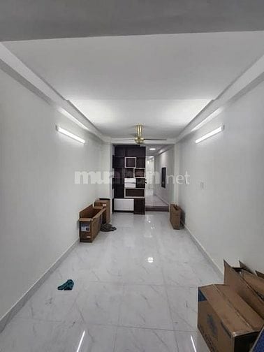 Nhà mới 3 tầng, hẻm xe hơi, 40m2, 3PN, 3WC, đường Âu Cơ, Q. Tân Bình.