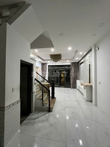 Nhà bán HXH Phạm Văn Chí (5,4 x 13m) Trệt 2 lầu ST. Giá 8,5 tỷ