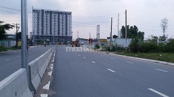 Cho thuê kho xưởng DT: 750m2 đến 1000m2 , ngay MT đường Liên Phường, 