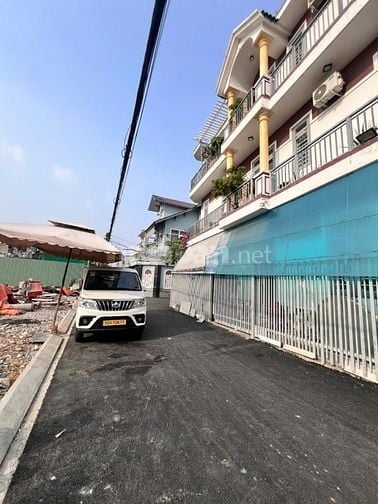 8 Nền SHR. 1/ Thạnh Xuân 25. DT: 4.4 x 18m2. Giá: 4.4 tỷ