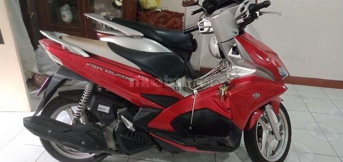 Bán 01 xe Honda Airblade màu đỏ đen, năm 2018