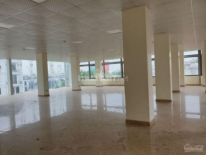 Cho thuê mặt bằng rộng 320m2 trên tầng 3 tòa nhà đường Bạch Đằng