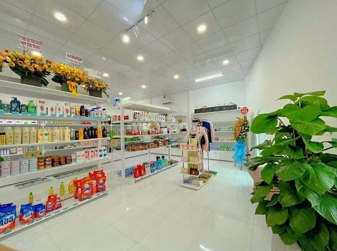 SHOP KHAI TRƯƠNG MÙNG 9 CẦN 1 CHỊ TẠP VỤ