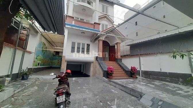 Villa có hầm, sân rộng, diện tích 12x26m, 5 tầng, phường An Khánh, Q2