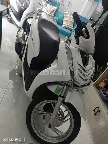 Bán SH 125 mới mua, ĐK cuối 2024, Odo 9xxkm, BS Tp.HCM, mới nguyên zin